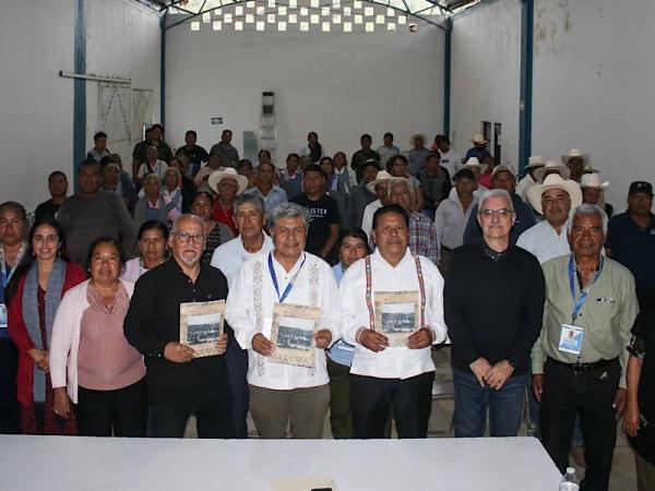 Presenta Gobernador libro de memoria histórica de “Teopantlán