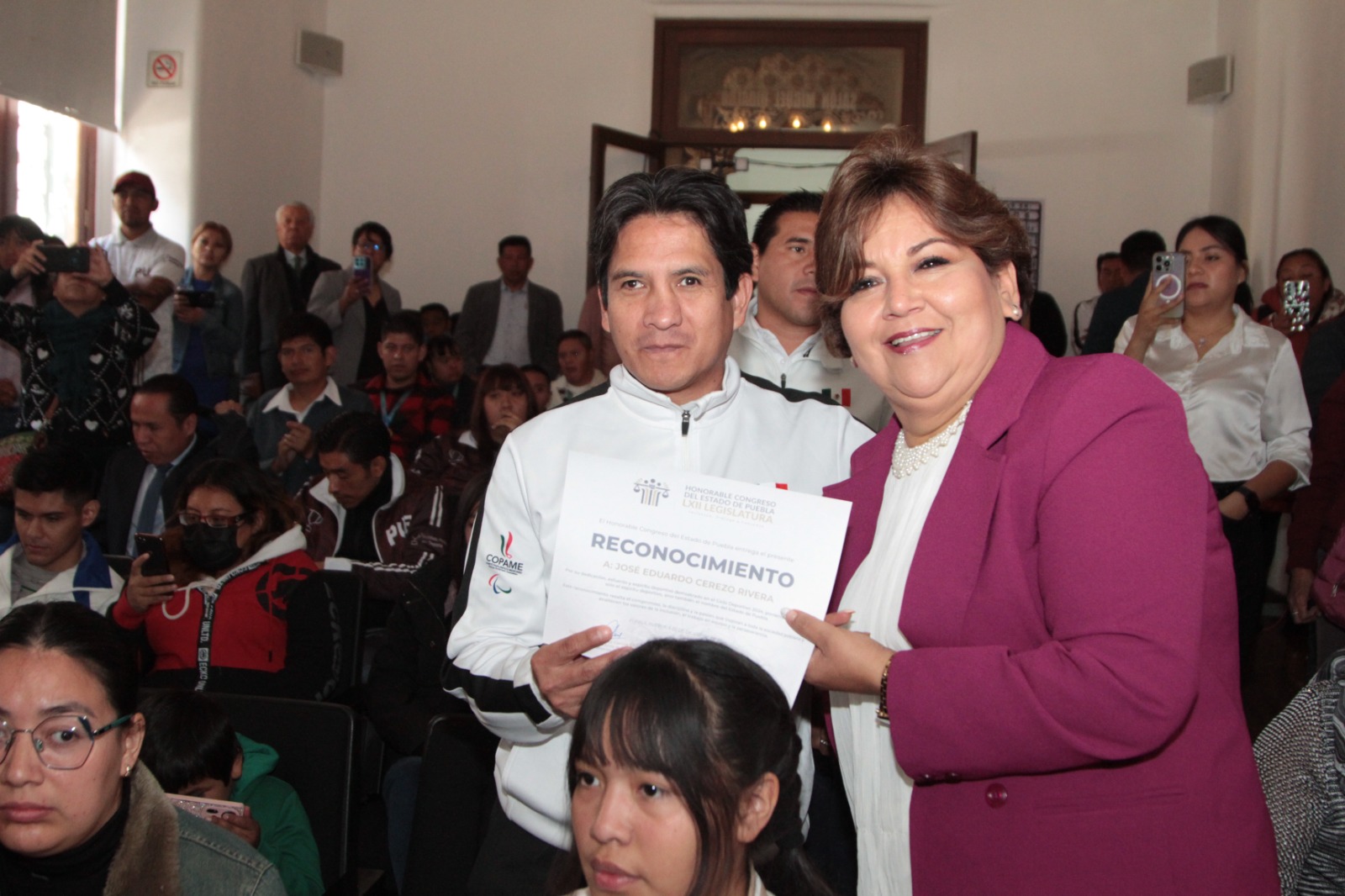 Congreso entrega reconocimientos a deportistas paralímpicos poblanos