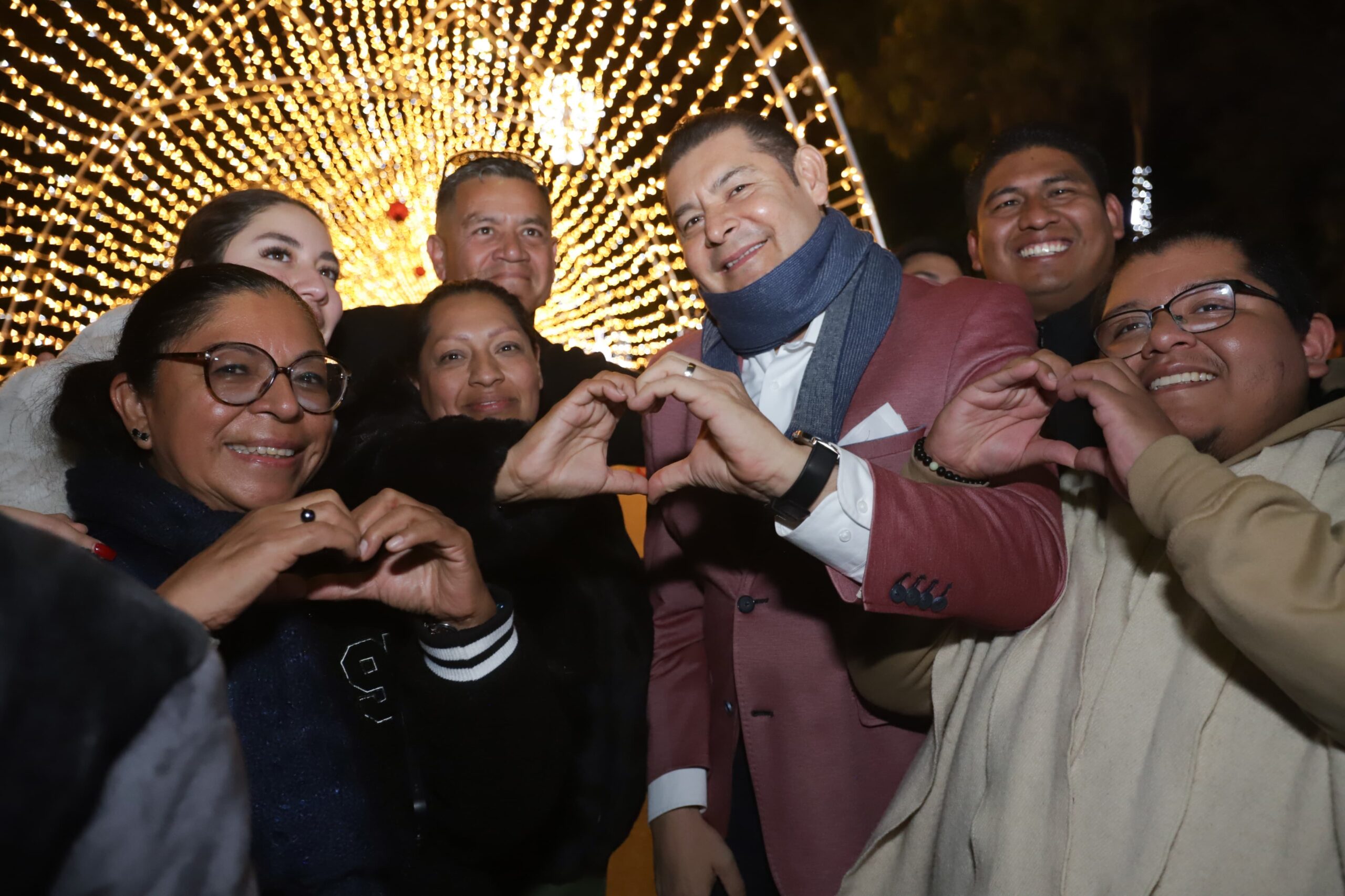 Asiste Gobernador Armenta a Festival Navideño “Por Amor a Puebla”