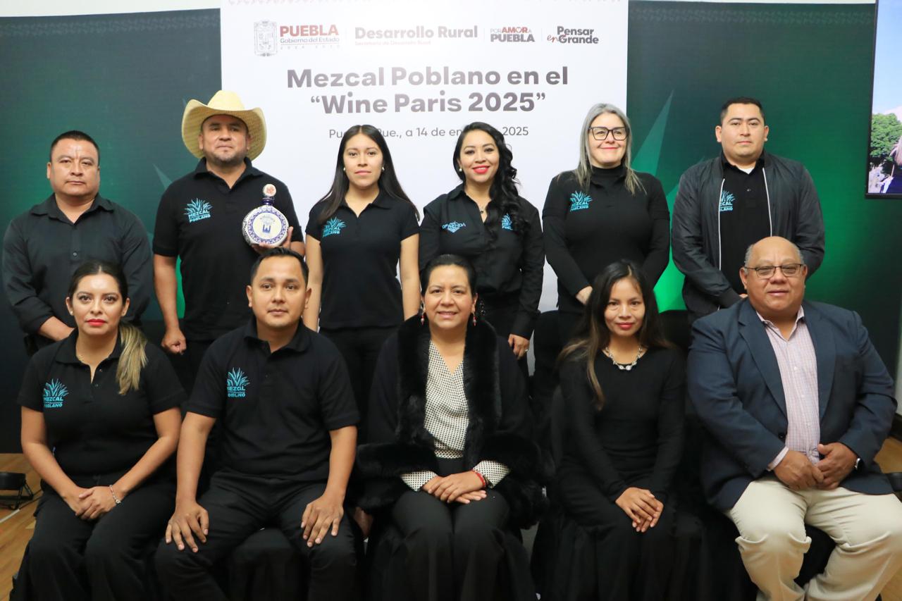 Mezcaleros poblanos participan en Feria en Paris