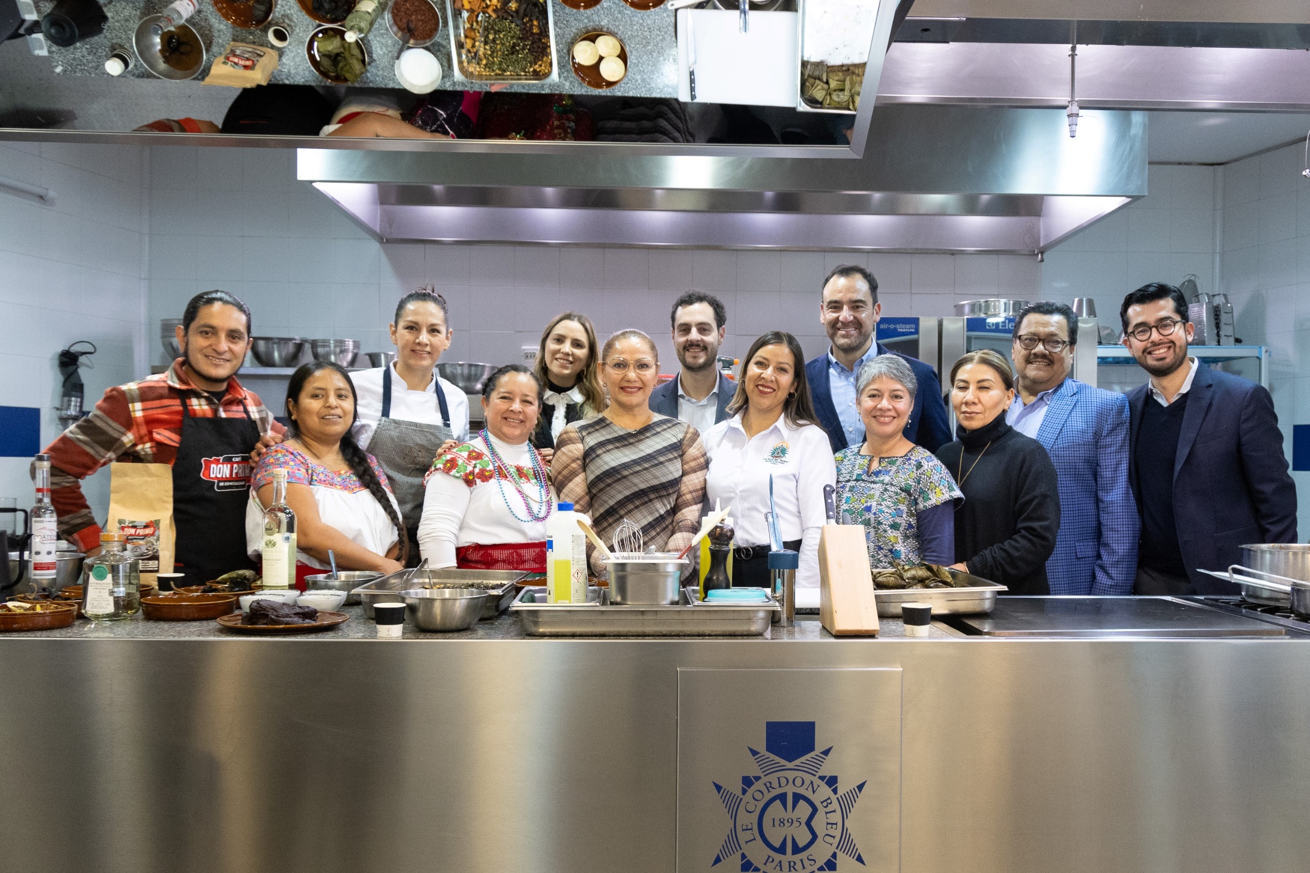 Presentan gastronomía poblana en feria europea