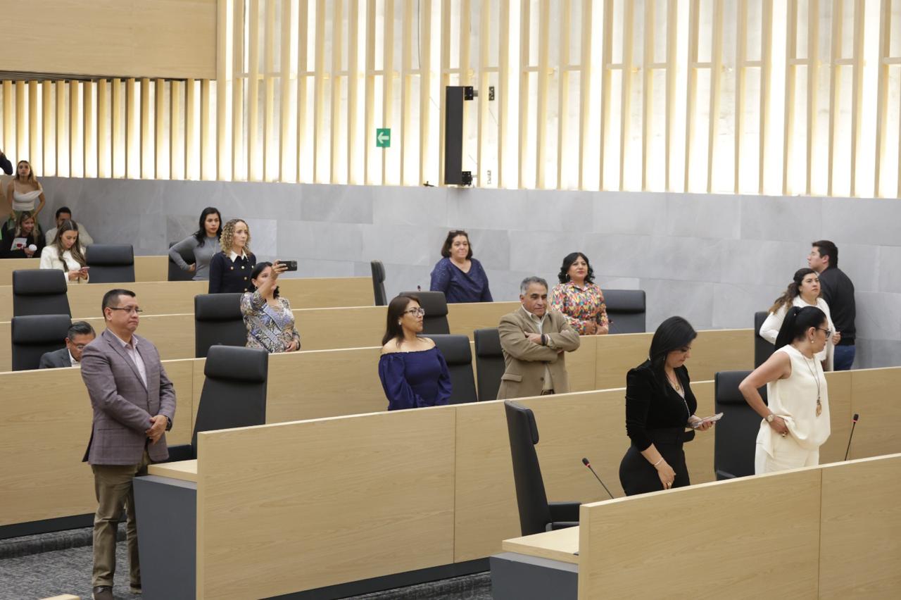 Diputadas y diputados del Congreso trabajan en Casa de Gestión