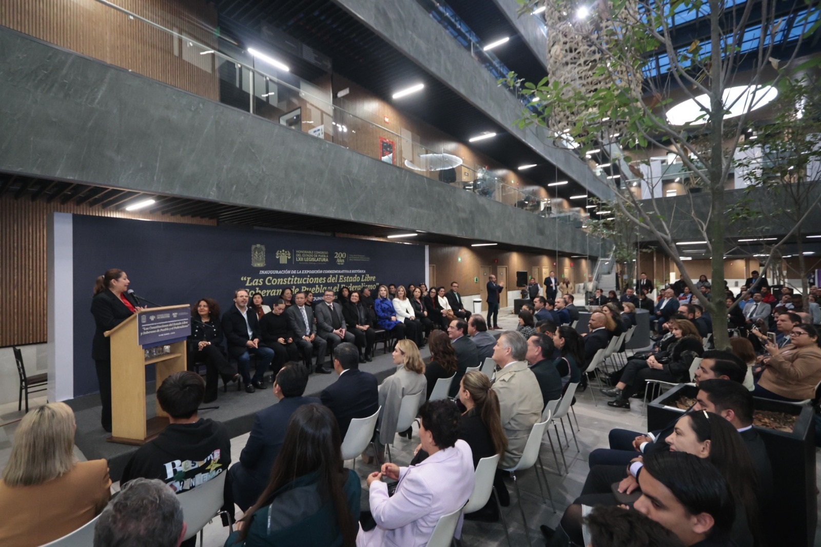 Inaugura Congreso exposición sobre las Constituciones del Estado y el Federalismo