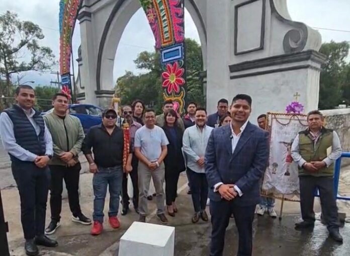 Cuautlancingo inaugura Feria 2025 con novedoso arco floral