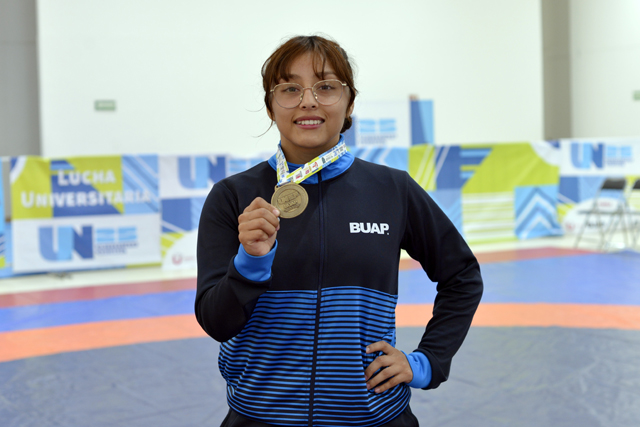 Evelyn Sotarriba, tricampeona universitaria con 40 medallas en lucha