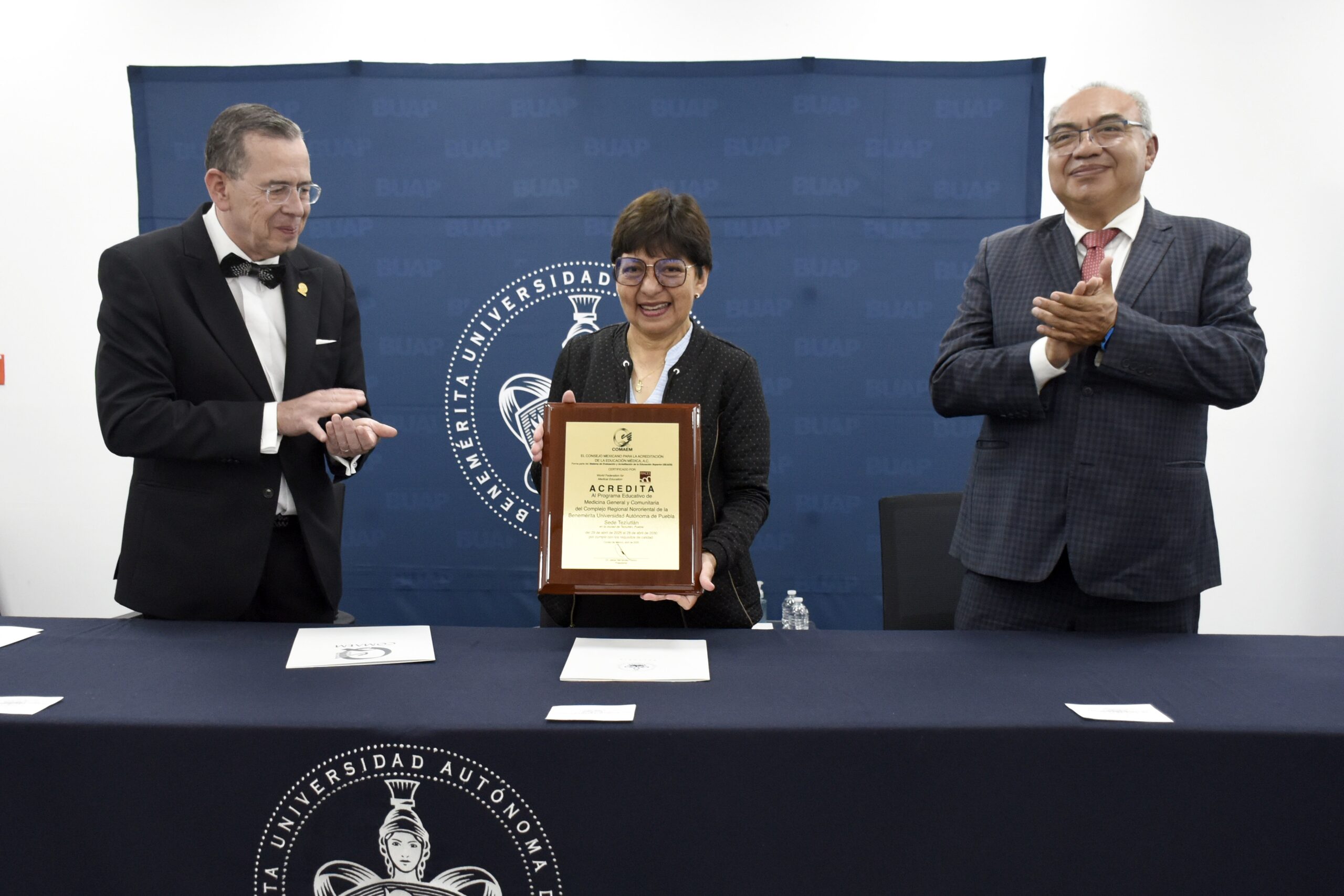 Licenciatura en Medicina General y Comunitaria de la BUAP recibe acreditación internacional de COMAEM