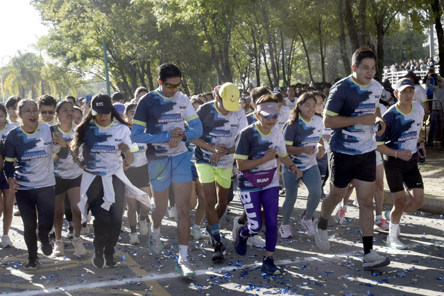 Carrera Universitaria 2025 reúne a 30 mil participantes y entrega medallas conmemorativas
