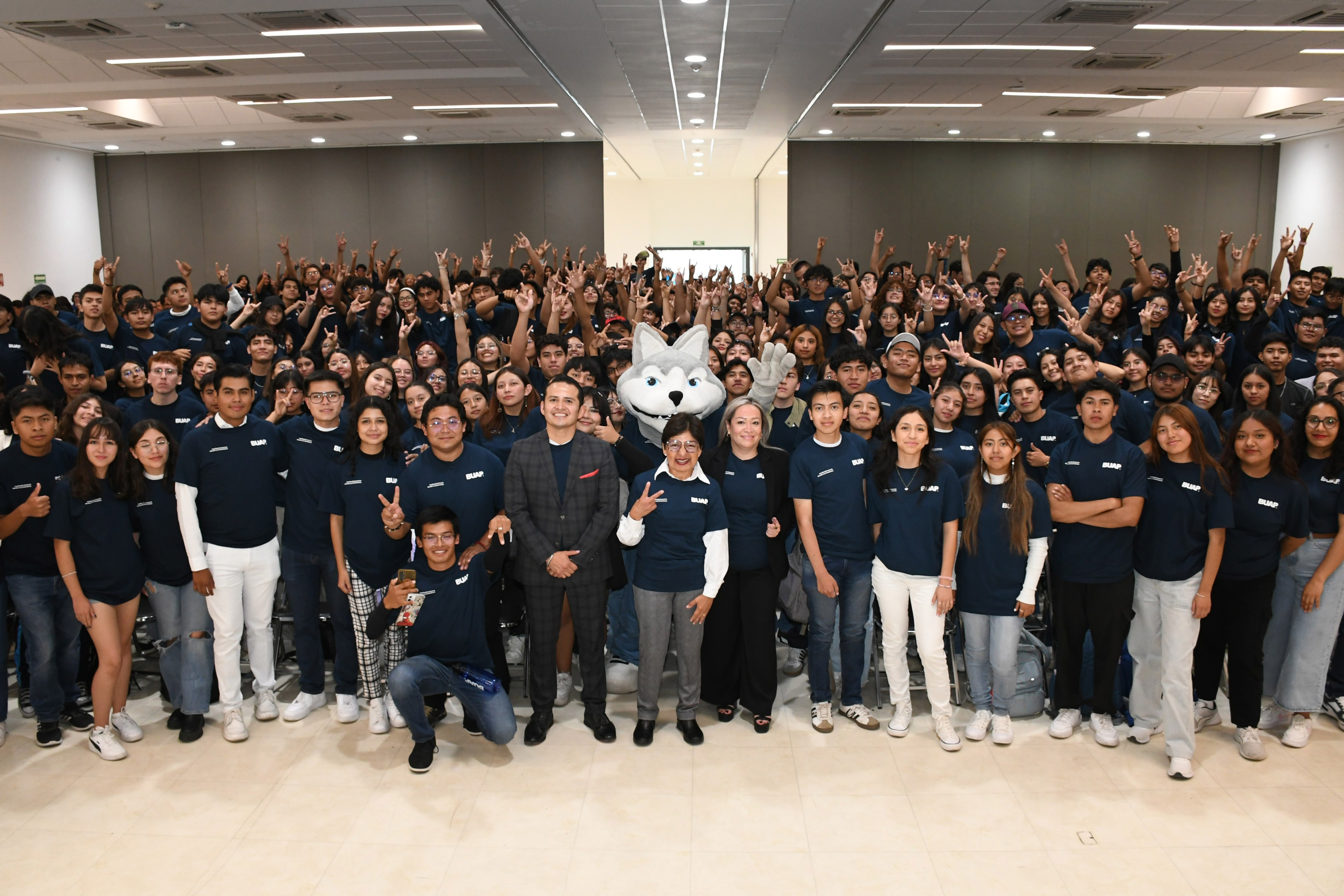 Rectora Lilia Cedillo reconoce a tutores y 800 alumnos lobomentores