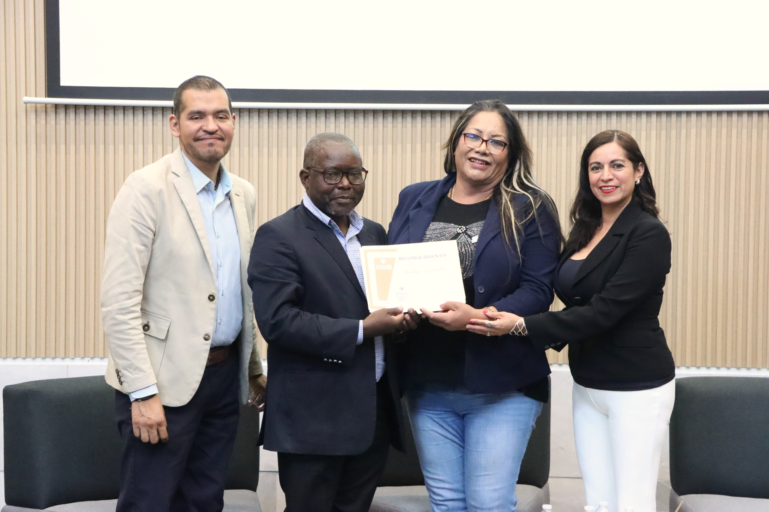 Congreso presenta libro sobre derechos humanos en la sociedad del conocimiento