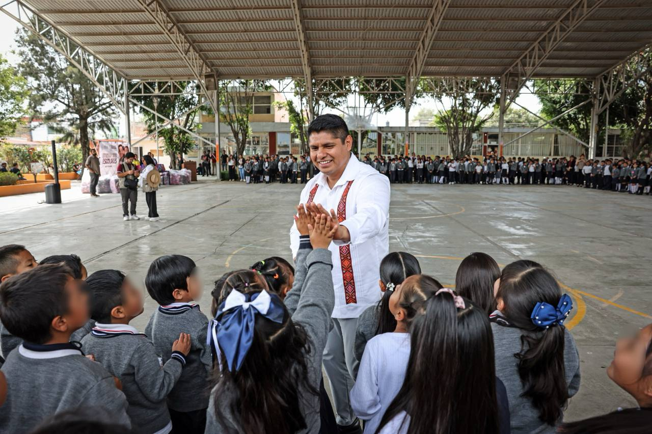Niñez de Cuautlancingo recibe apoyo escolar al iniciar ciclo 2025