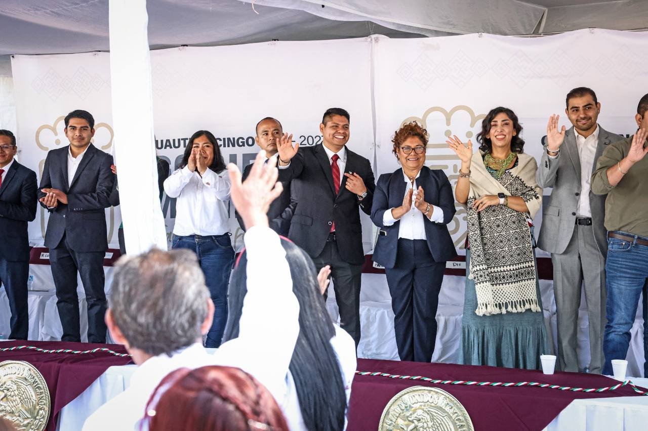 Omar Muñoz preside desfile por 215 años de Independencia