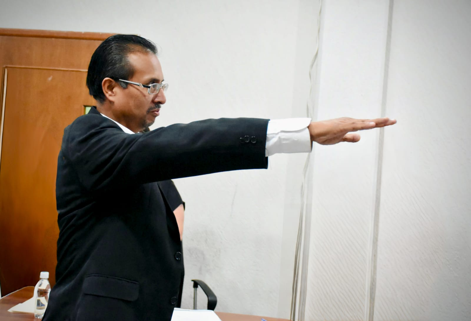 Juan Manuel Alonso toma protesta al nuevo presidente auxiliar