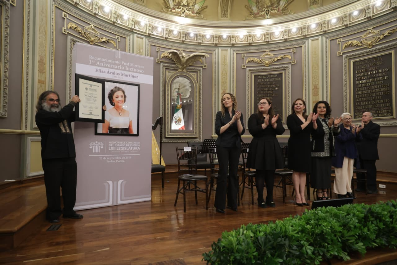 Rinden homenaje en el Congreso a la soprano poblana Elisa Ávalos