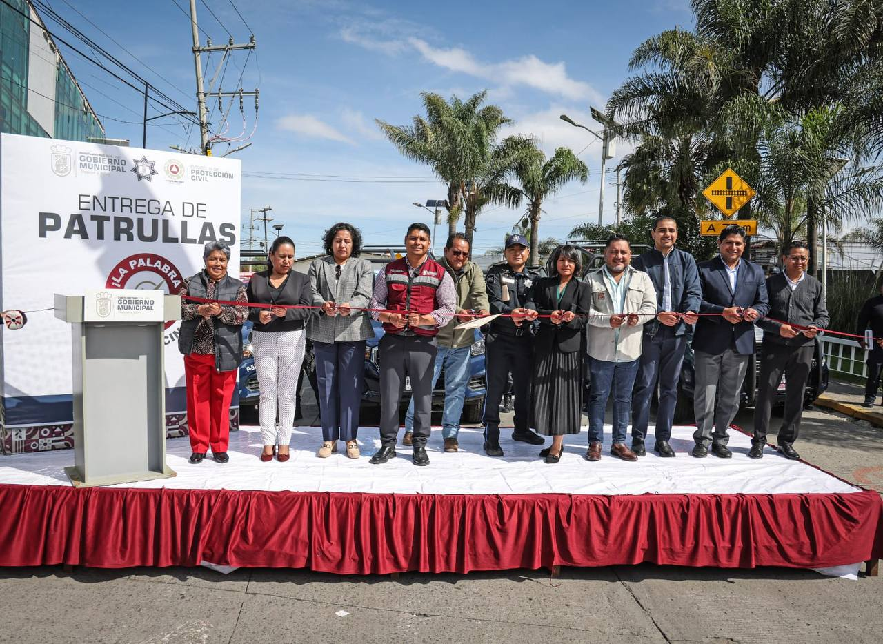 Cuautlancingo refuerza seguridad con entrega de patrullas y equipo táctico