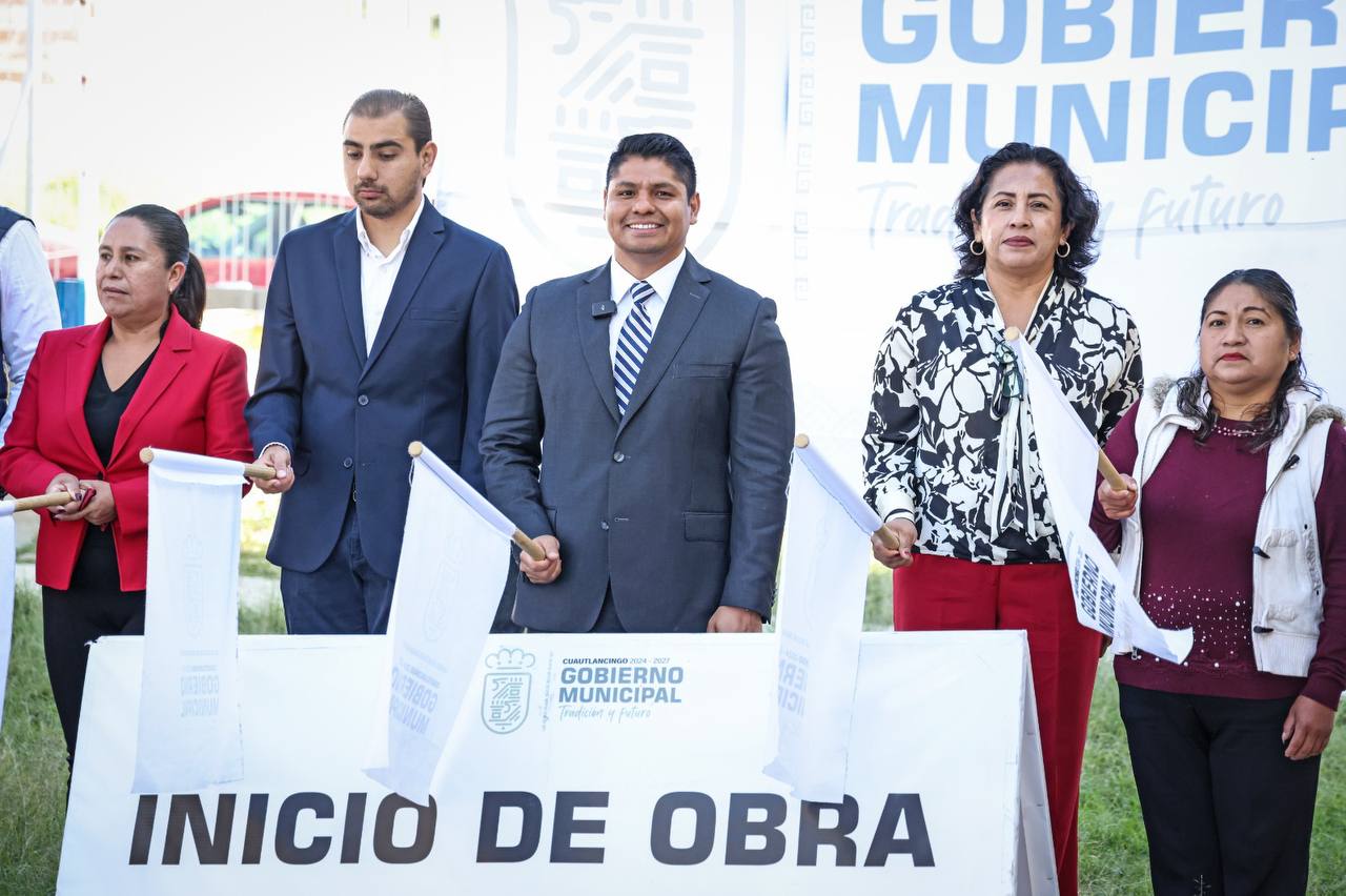 Omar Muñoz inaugura arco techo en el bachillerato “Forjadores de Puebla”
