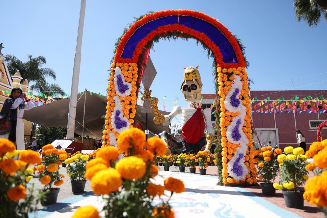 Omar Muñoz inaugura el “Festival Ánimas y Raíces” en Cuautlancingo