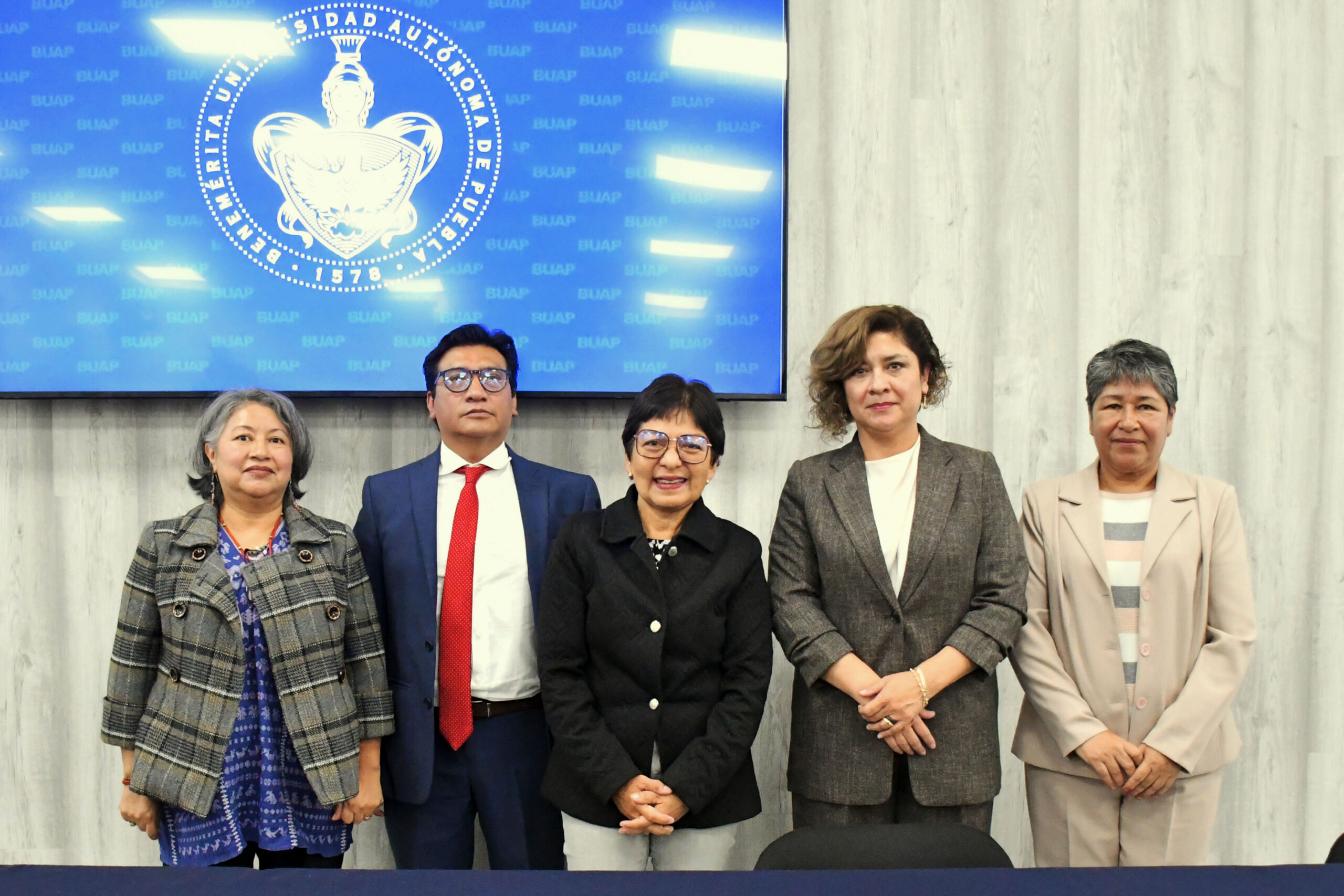 Rectora Lilia Cedillo acompaña informe y toma de protesta en Biológicas