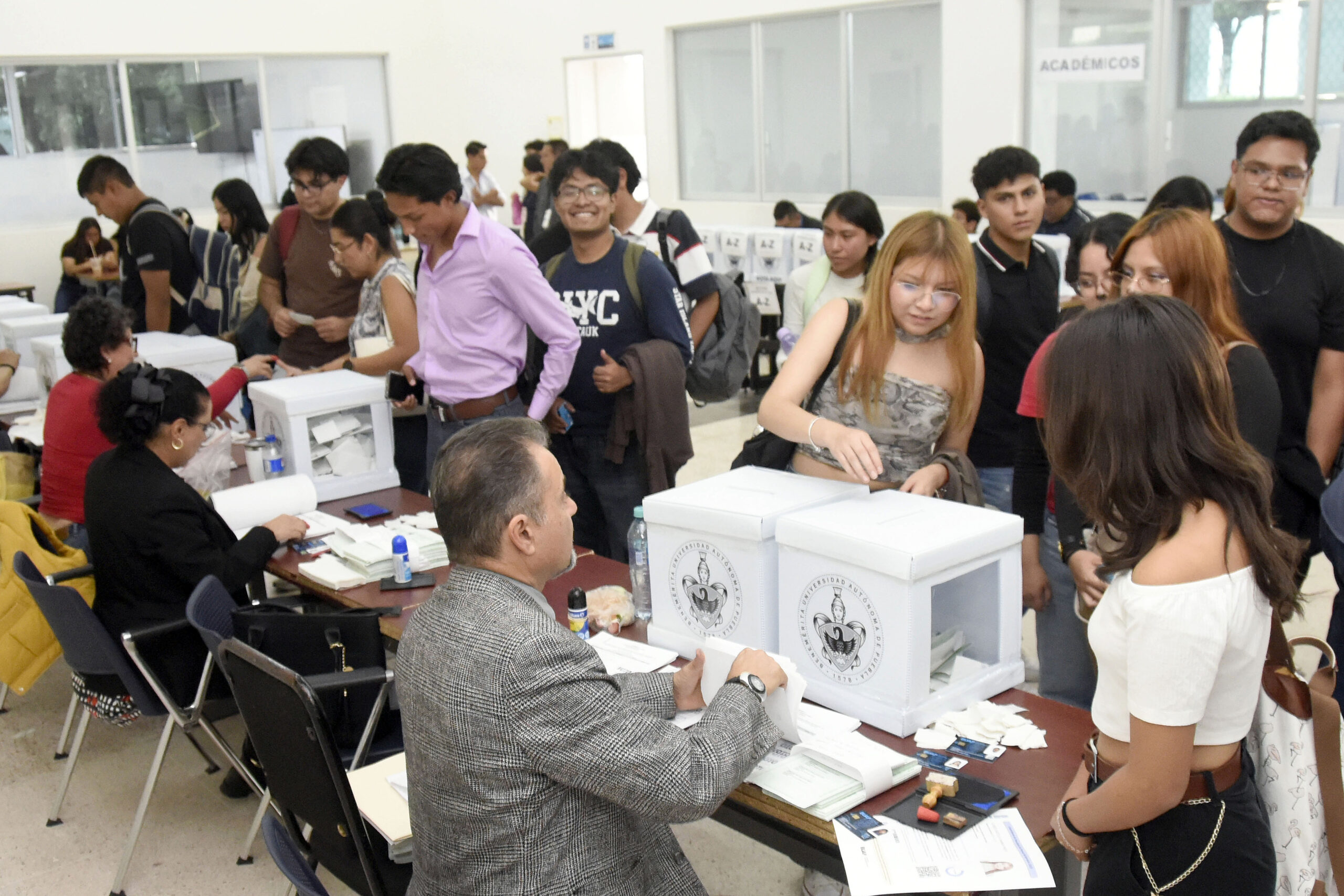 Fluida participación en jornada electoral universitaria de la BUAP