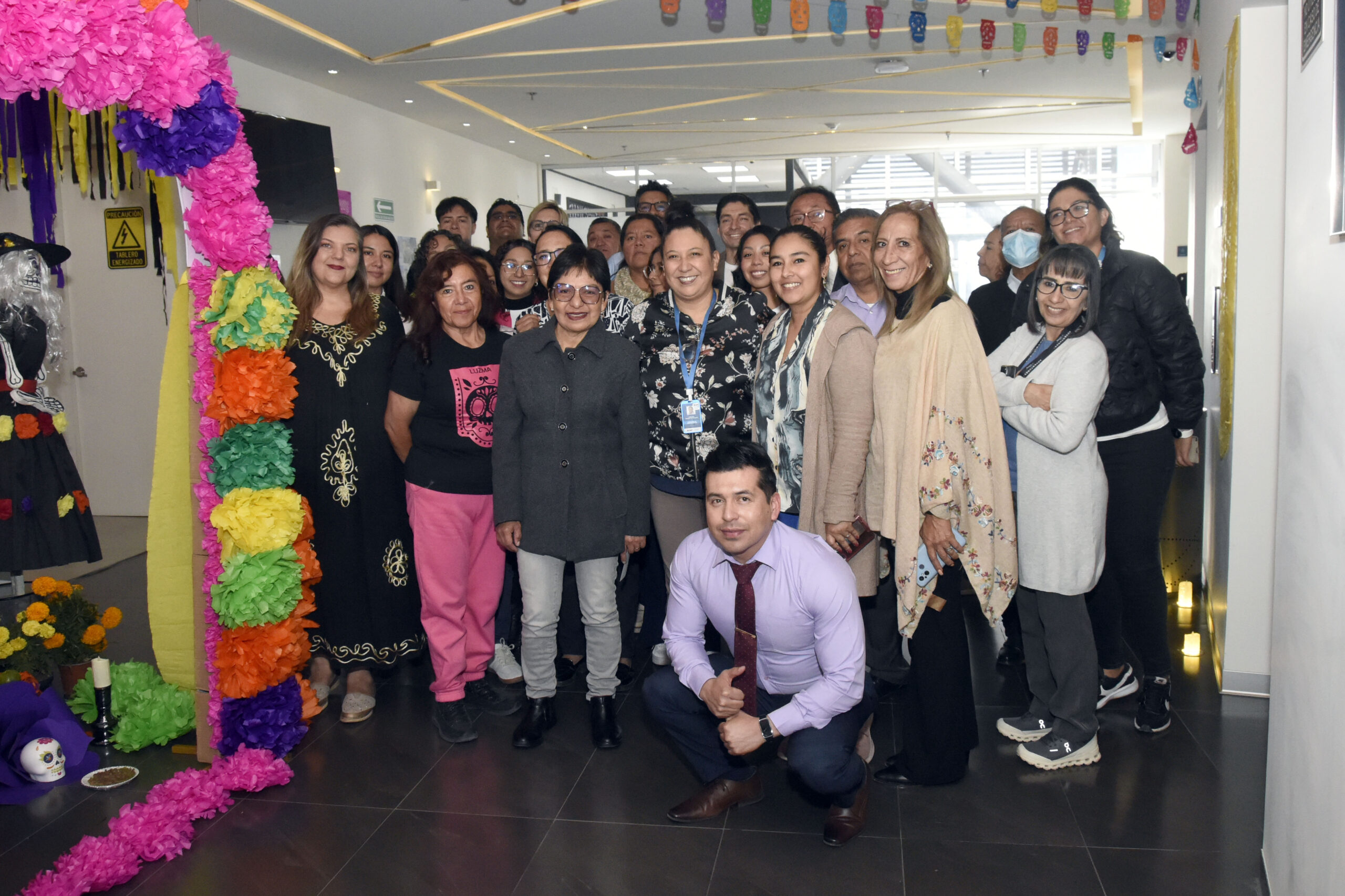 Ofrendas universitarias llenan de color y tradición a la BUAP