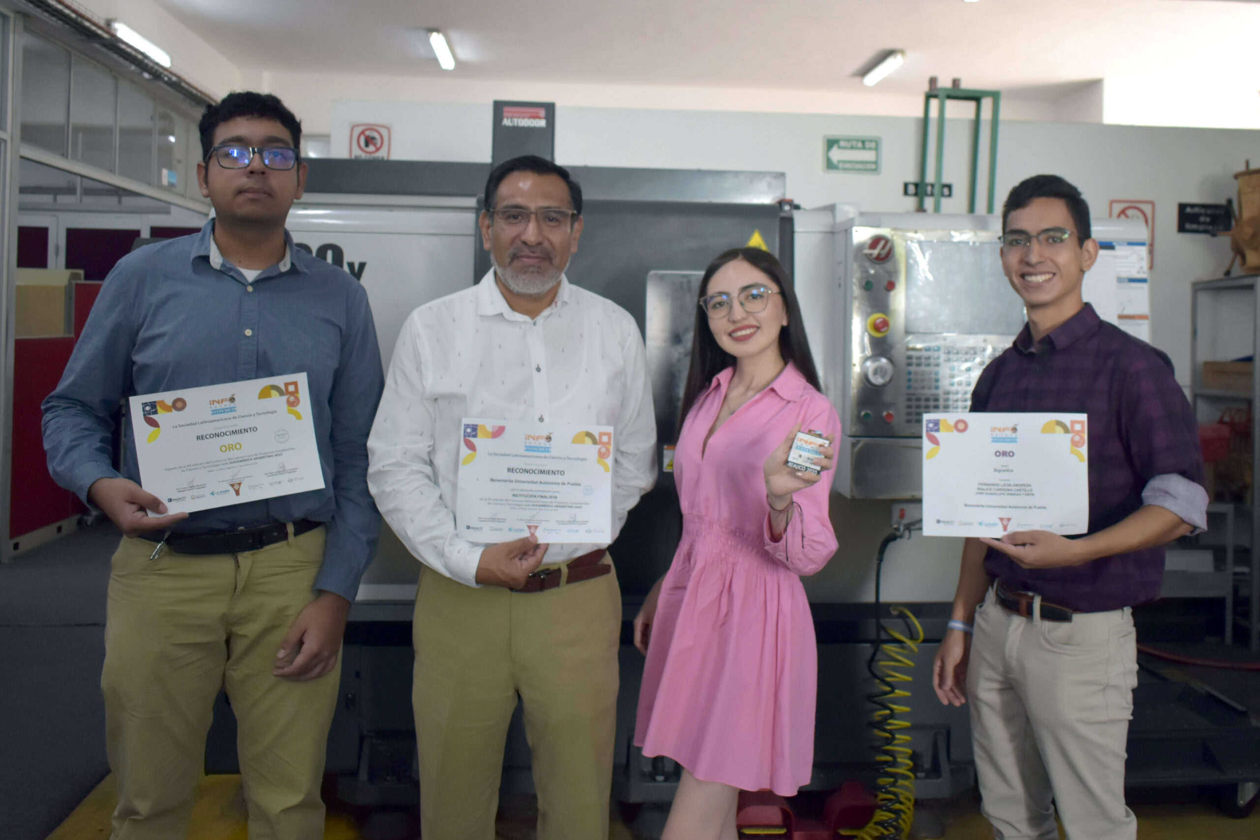 Estudiantes de la BUAP ganan medalla de oro internacional con Signavox, traductor de lenguaje de señas mexicano