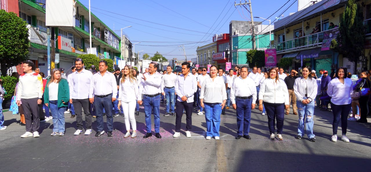 Desfile del 20 de Noviembre reúne a 12 mil participantes en Texmelucan