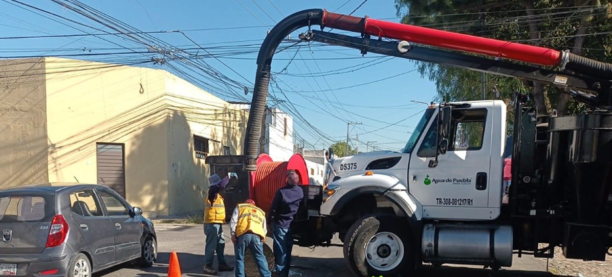 Agua de Puebla limpia contaminación causada por ambulantes en Santa Barbara