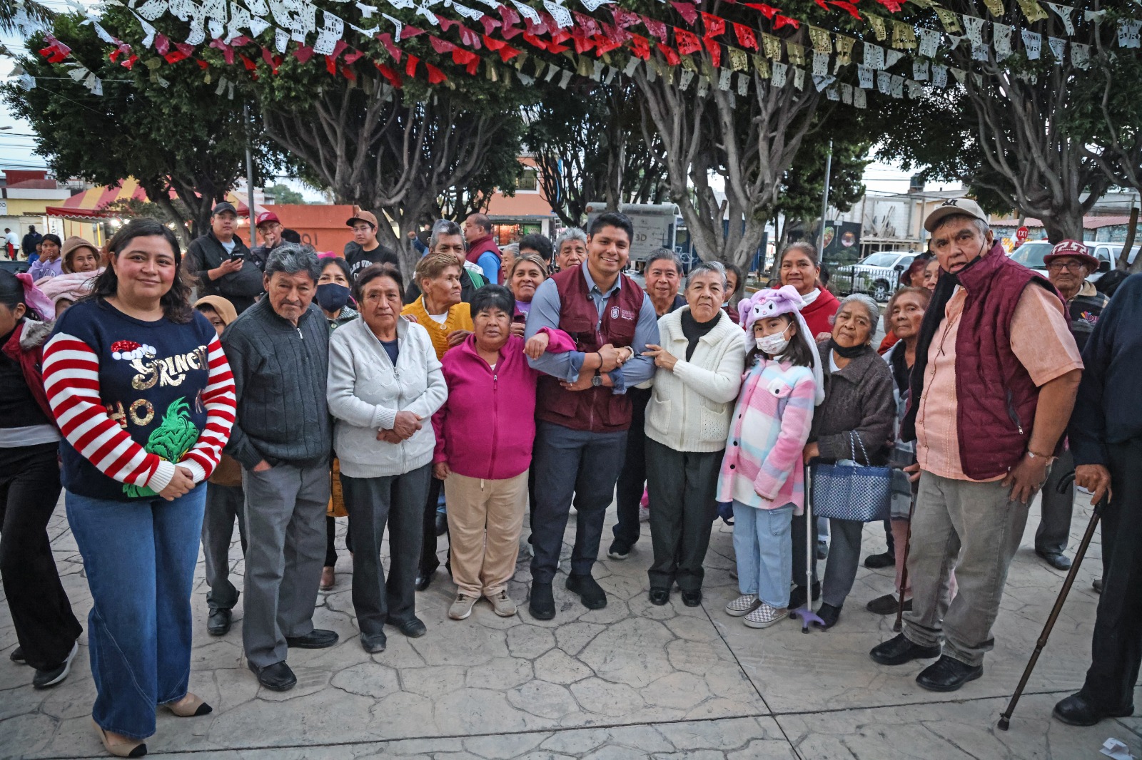 Omar Muñoz inicia el programa “Un Apapacho al Corazón 2025”