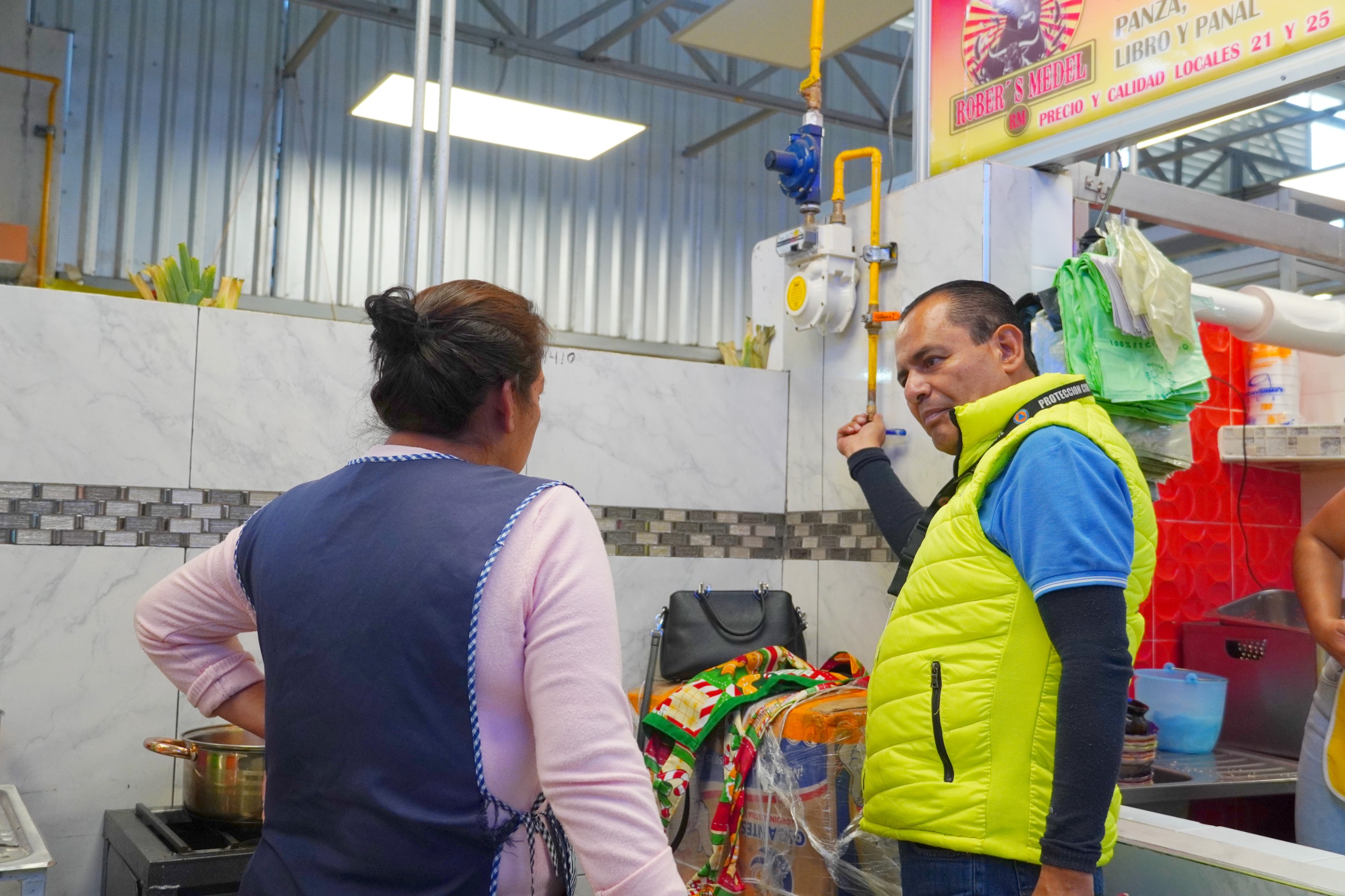 Fortalecen medidas de prevención en el mercado Domingo Arenas de Texmelucan