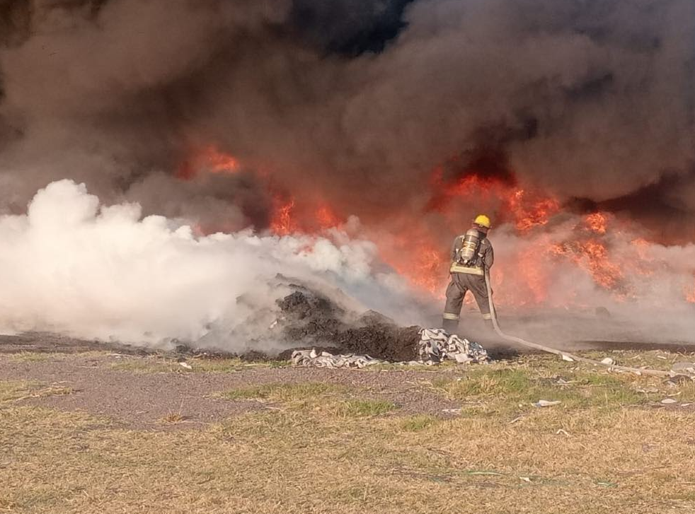 Incendio en Coronango genera movilización en Periférico Ecológico
