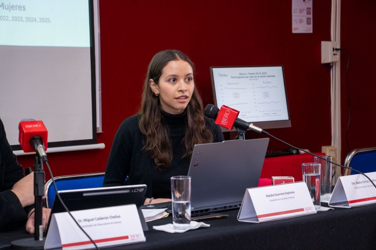 Mujeres trabajan hasta el triple que hombres, pero sin pago