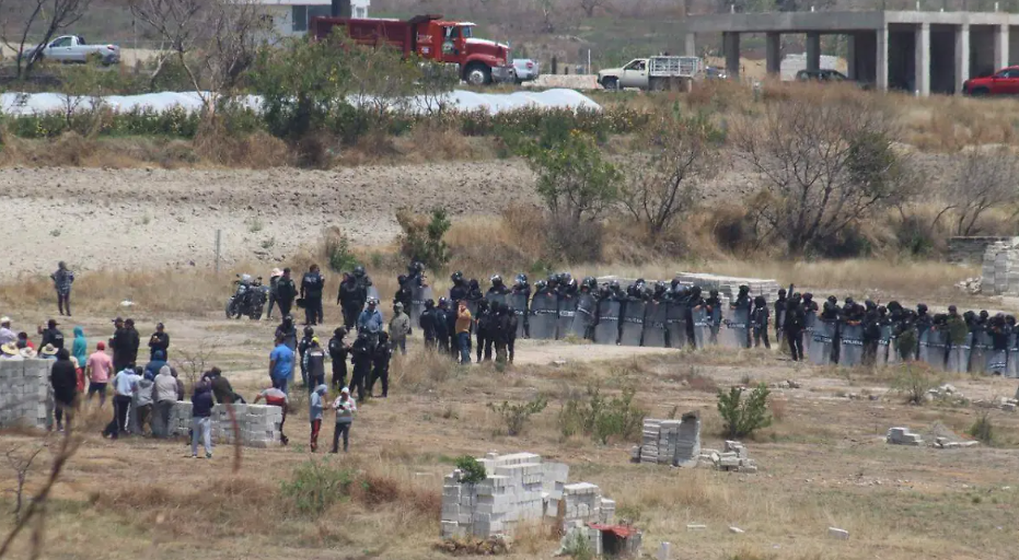 Durante la intervención policiaca dos hombres resultaron heridos por arma de fuego y 10 personas lesionadas. / Foto: Julio César Martínez / El Sol de Puebla