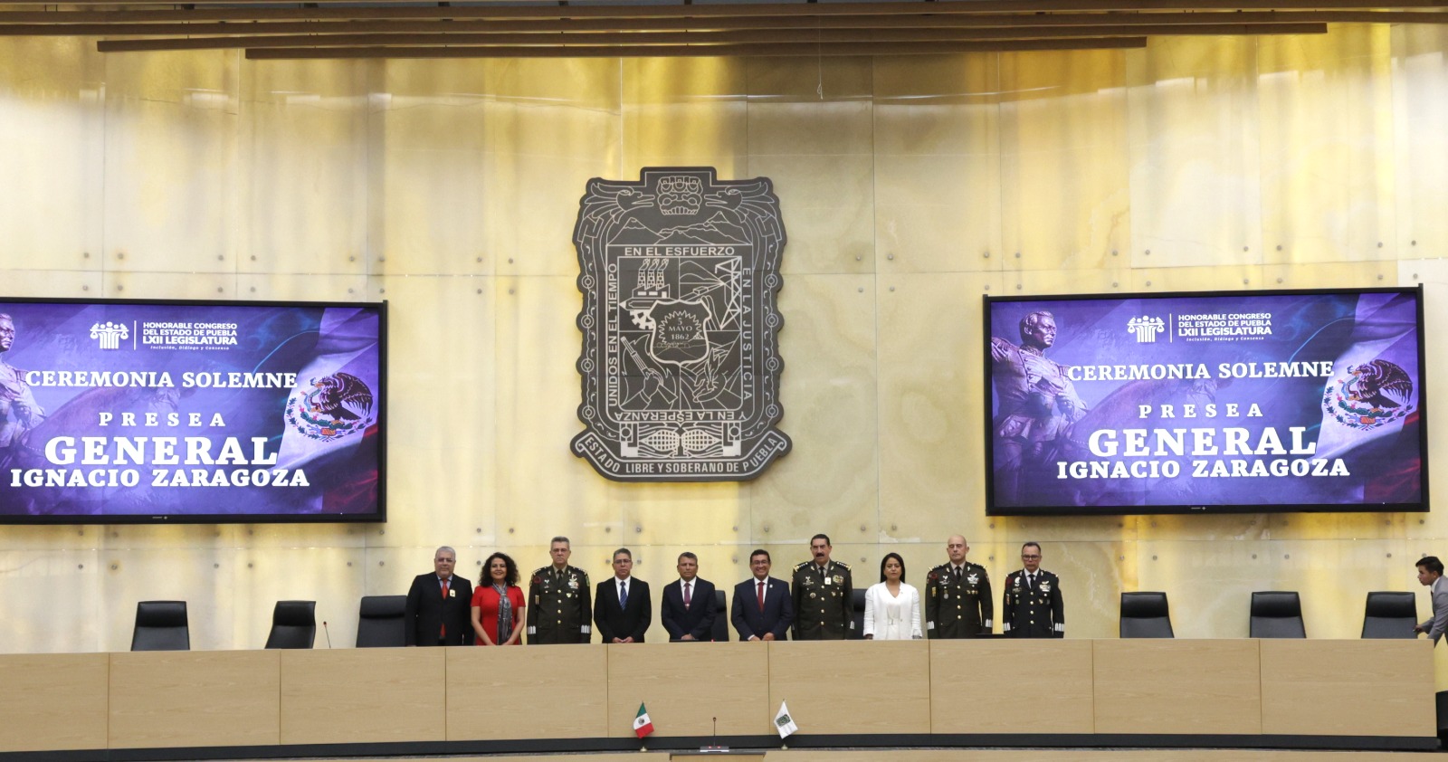 Congreso entrega presea “General Ignacio Zaragoza” a dos poblanos distinguidos