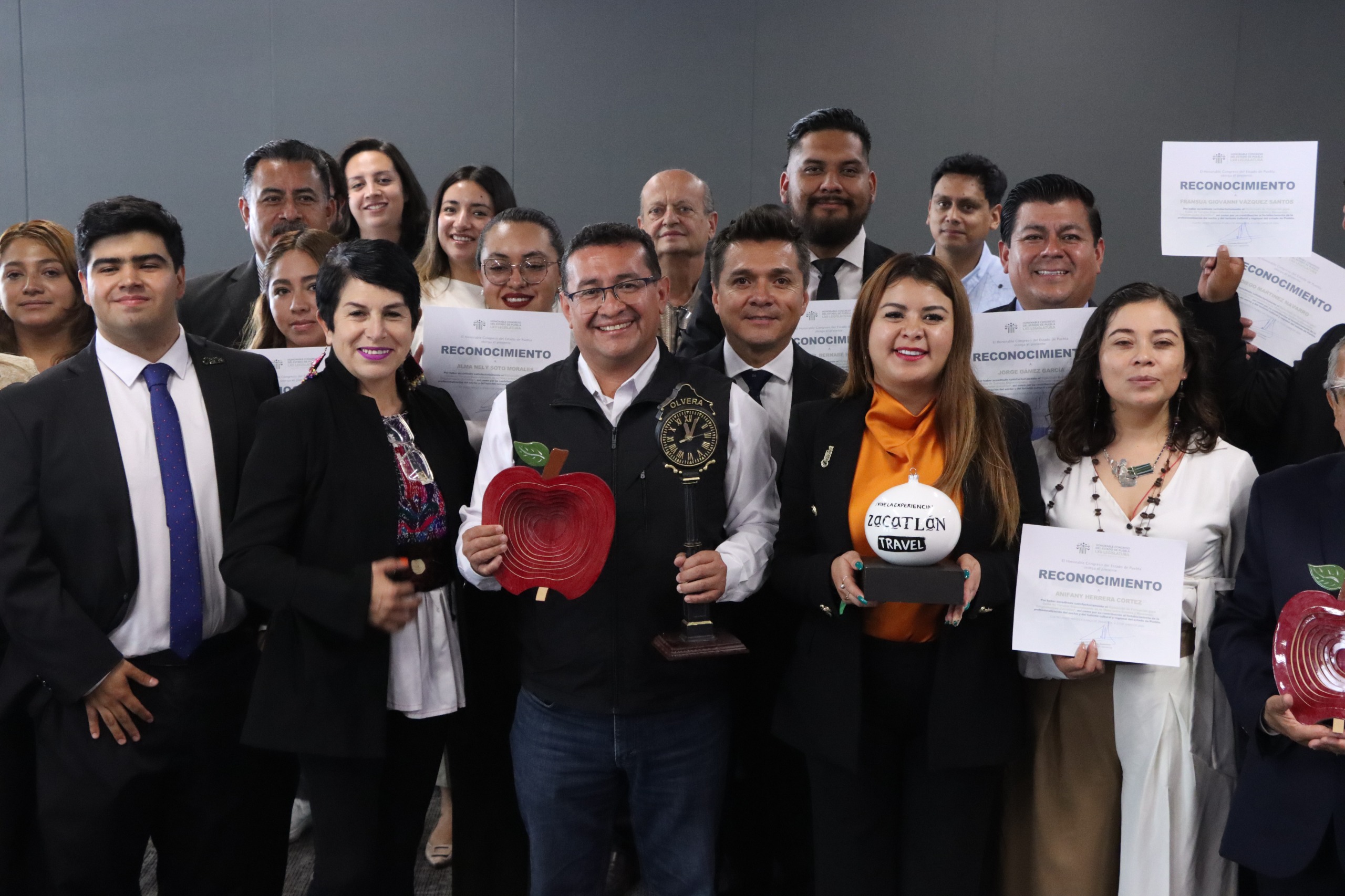 Congreso reconoce a Guías de Turistas que cumplieron con la certificación NOM-08