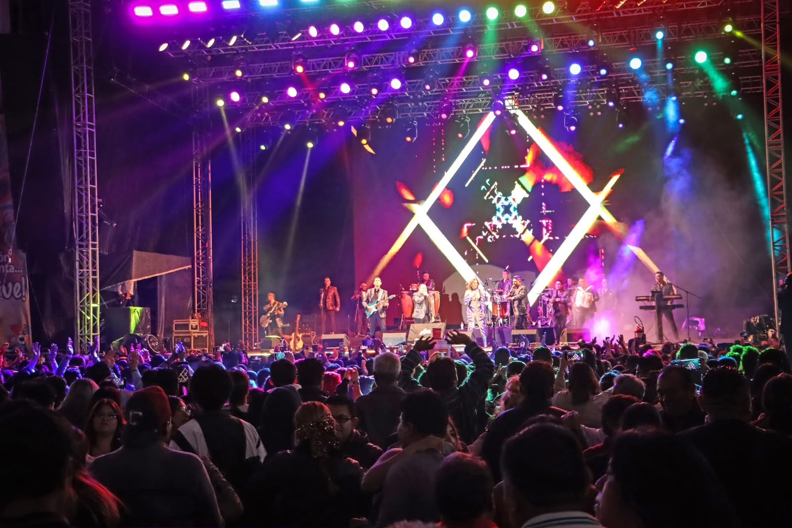 Mariana Seoane y Aarón y su Grupo Ilusión hicieron vibrar a Cuautlancingo