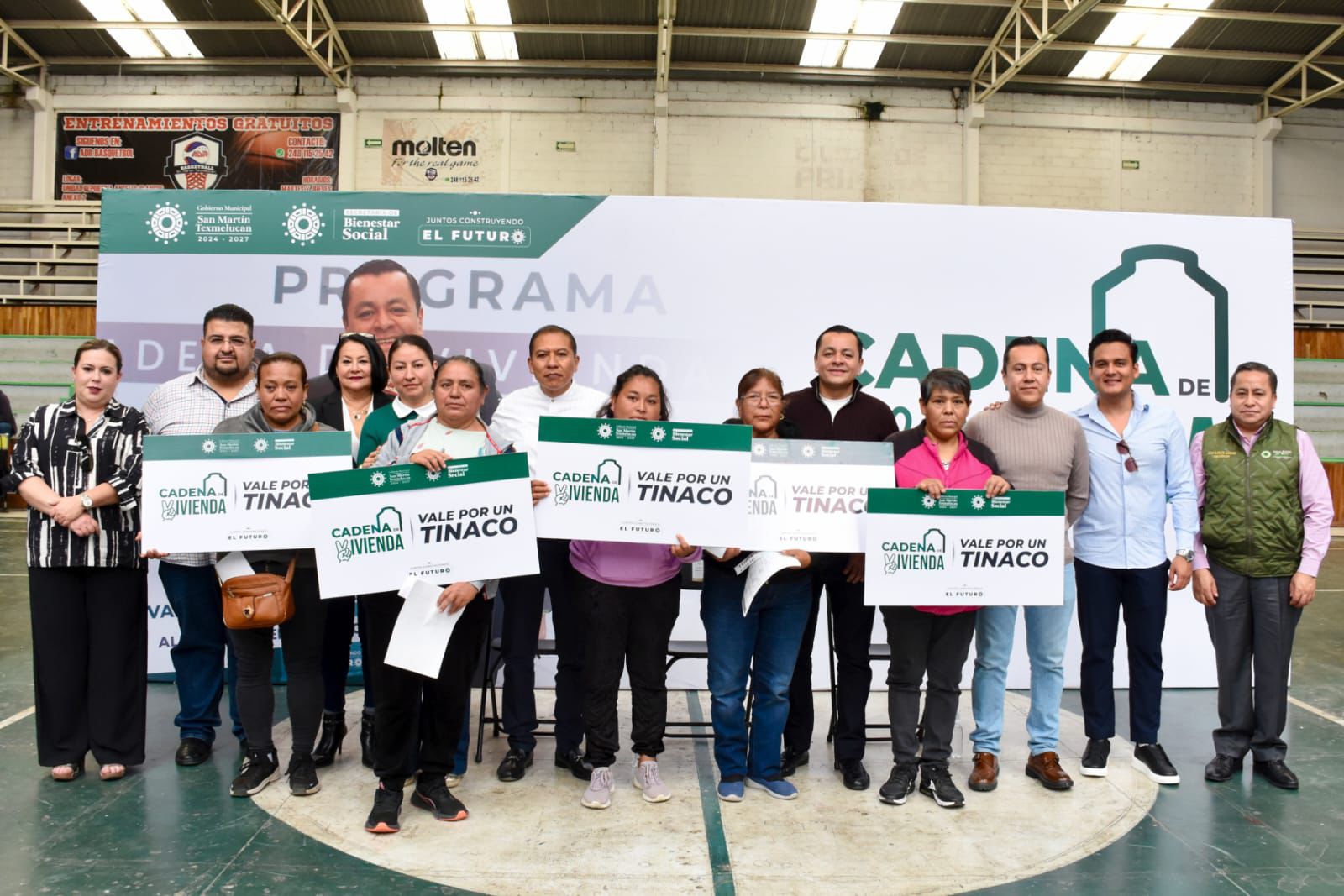 Gobierno de Texmelucan beneficia a 500 hogares con entrega de tinacos