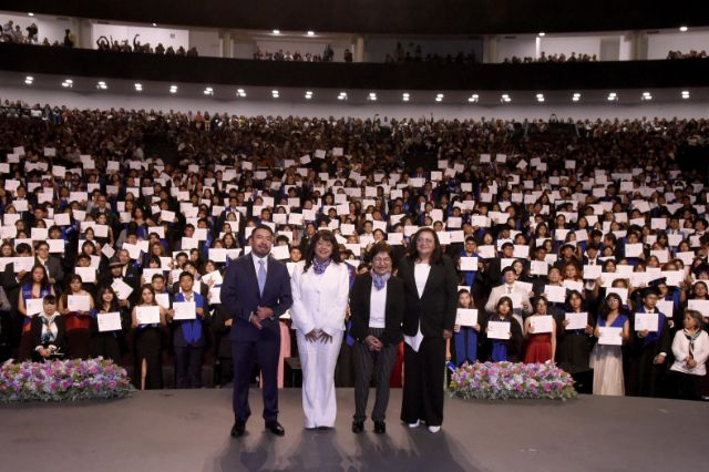 Preside Rectora Lilia Cedillo graduación de Preparatoria Alfonso Calderón Moreno