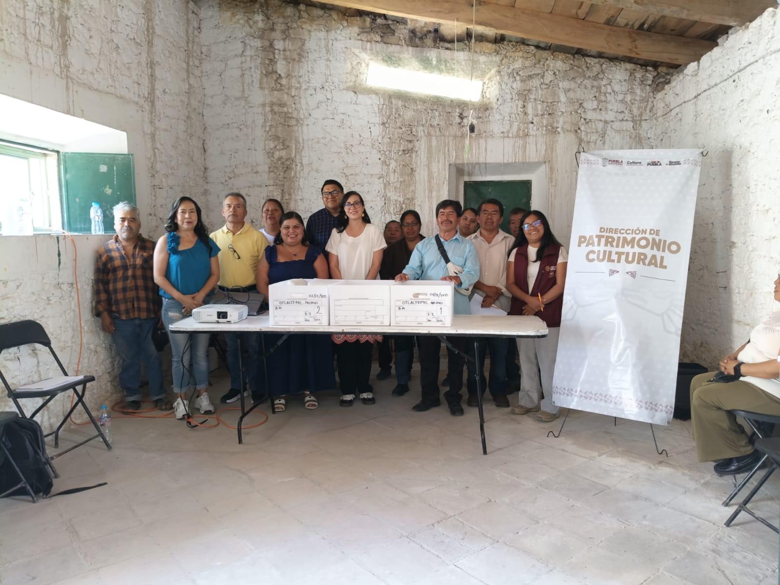 Entregan a San Felipe Otlaltepec acervo sobre la mixteca poblana