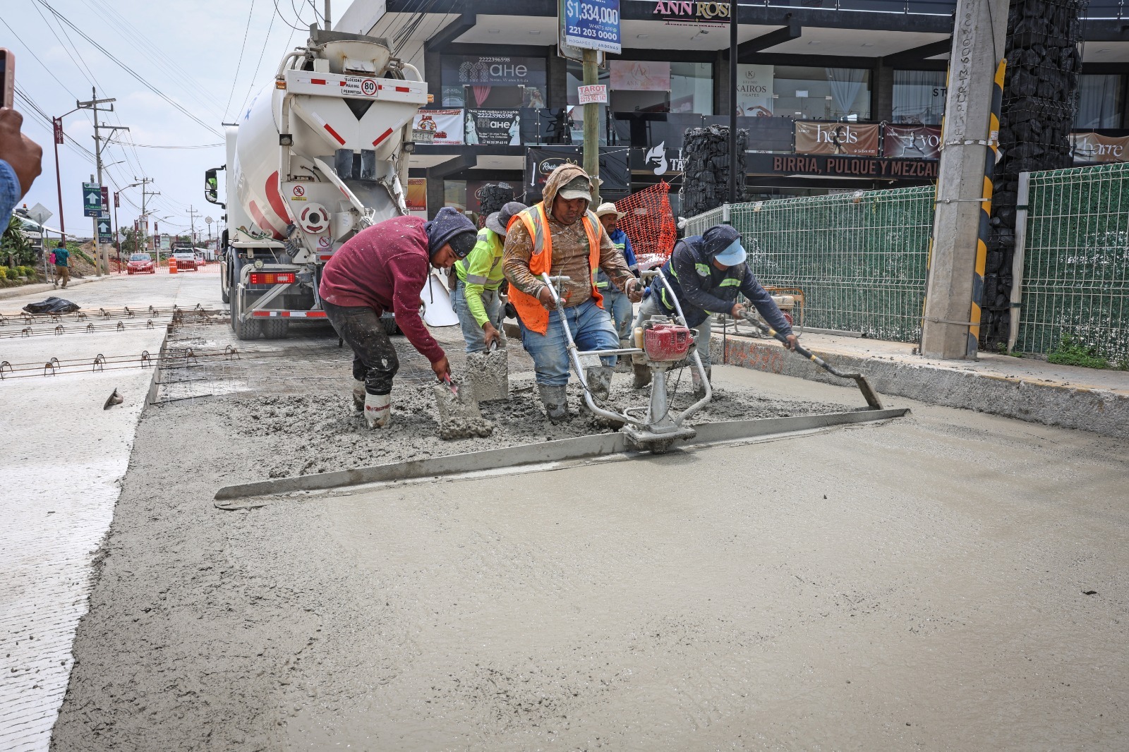 Gobierno de Cuautlancingo supervisa avances de pavimentación de calle Tlaxcala
