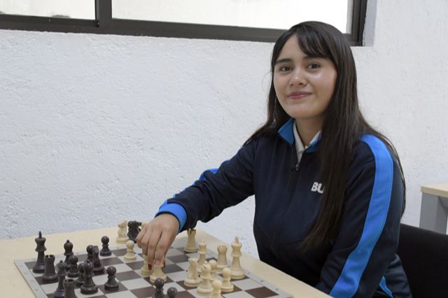 Obtiene alumna BUAP medalla de plata en ajedrez