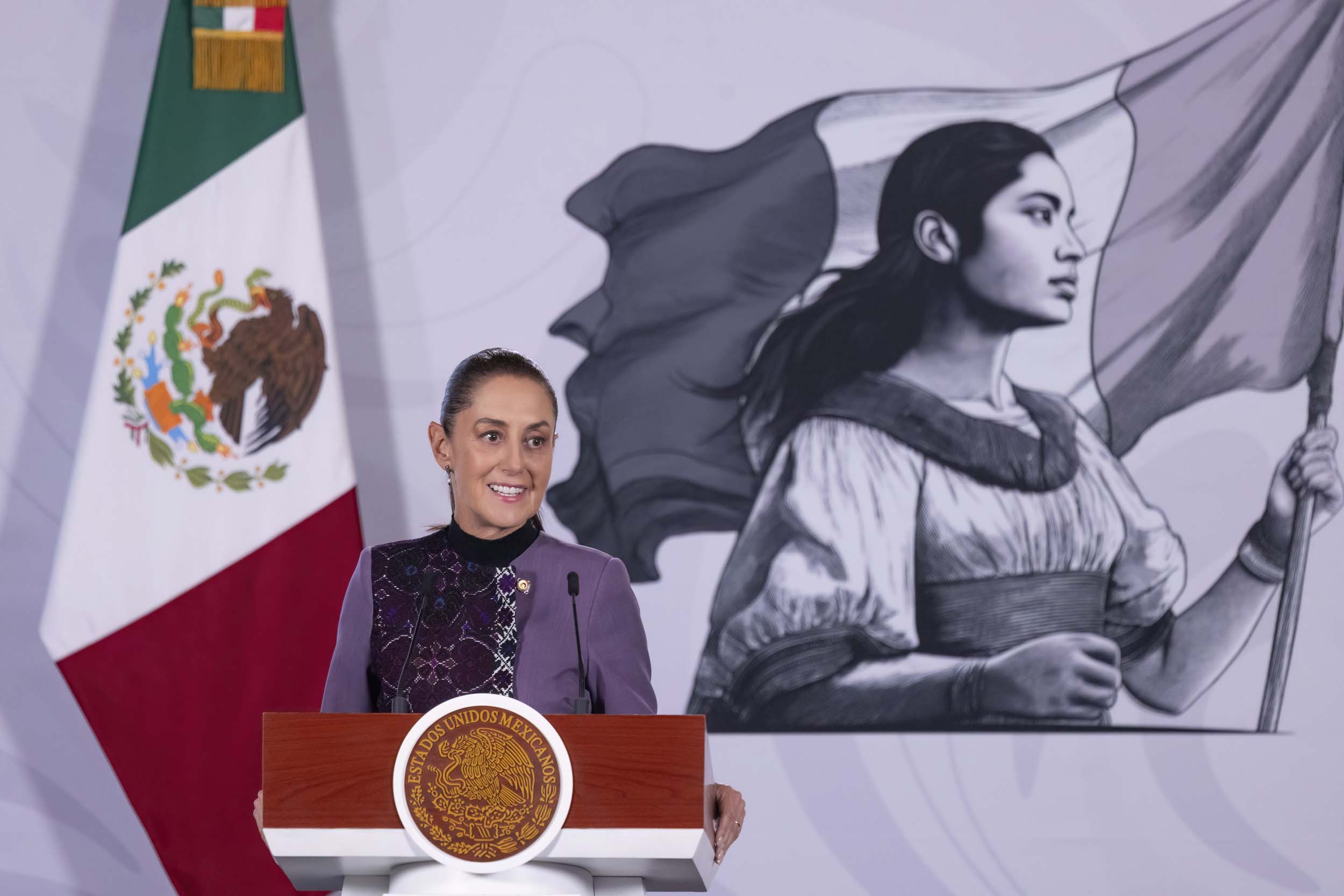 Sheinbaum busca limitar doble nacionalidad en cargos públicos