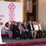 La presidenta Claudia Sheinbaum informó que el Gobierno de México revisará las recomendaciones de un comité científico sobre el aprovechamiento de gas no convencional, las cuales incluyen el uso exclusivo de agua salada y estrictos controles ambientales