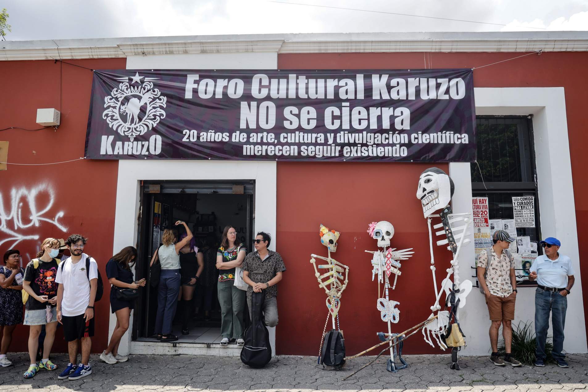 Prosigue avalancha de apoyos al Karuzo