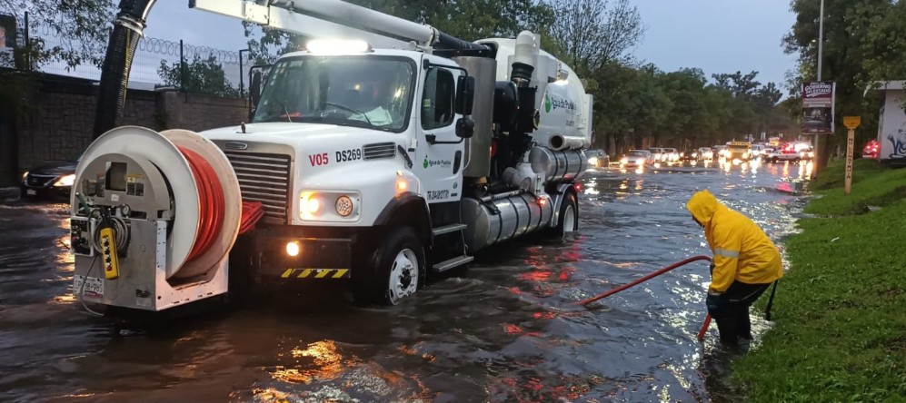 Agua de Puebla afirma desazolve de red de drenaje