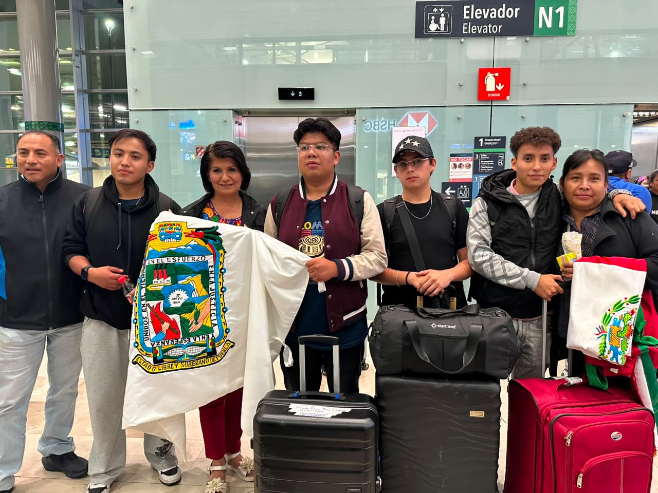 Estudiantes de intercambio de UTH en Colombia retornan a México tras sismo