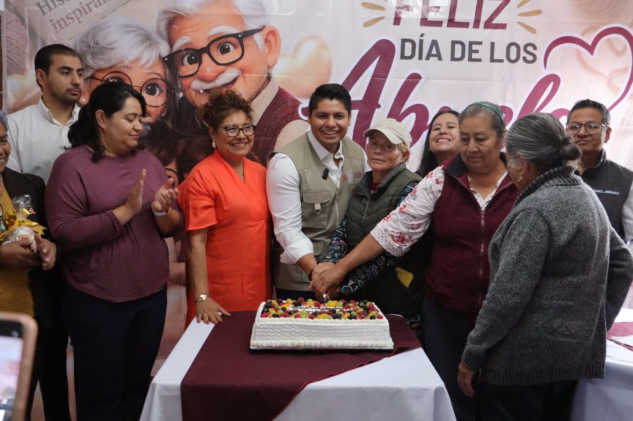 Gobierno de Cuautlancingo celebra a los abuelitos de Chautenco