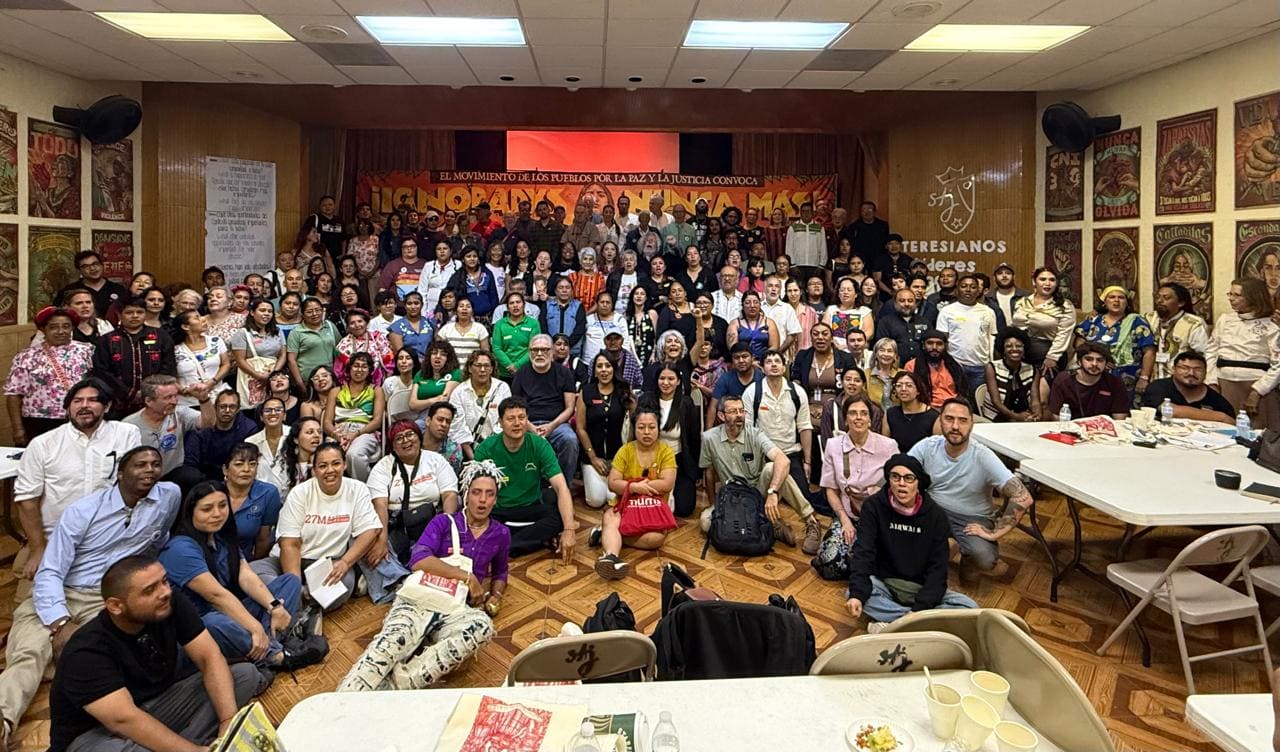 Con el cierre de compromisos multilaterales y un acto simbólico en la franja fronteriza, concluyeron los trabajos de la Cumbre Binacional por la Paz y la Justicia 2026, espacio de articulación que congregó a más de 250 activistas, defensores de derechos humanos y representantes de 100 organizaciones provenientes de México, Estados Unidos y Canadá.