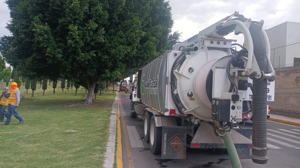 Agua de Puebla atiende hundimiento en avenida Cúmulo de Virgo