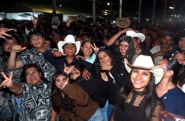 Cholula vive una noche llena de música, alegría y tradición