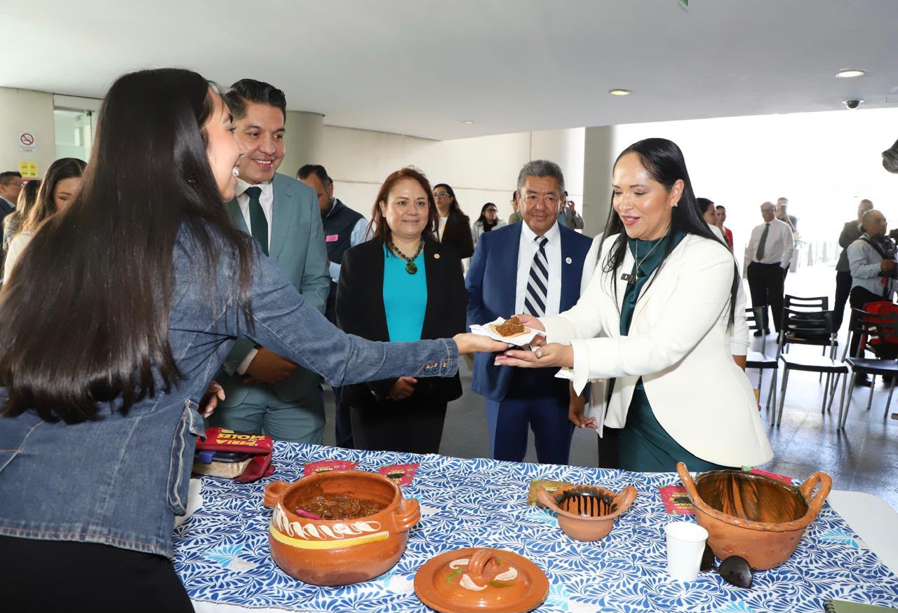 Liz Sánchez presenta en el Senado la Feria de los Moles 2026