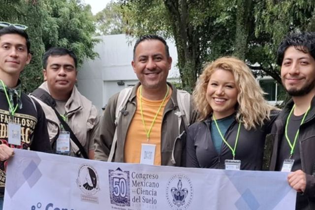 Evalúan estudiantes de todo el país los suelos en Puebla